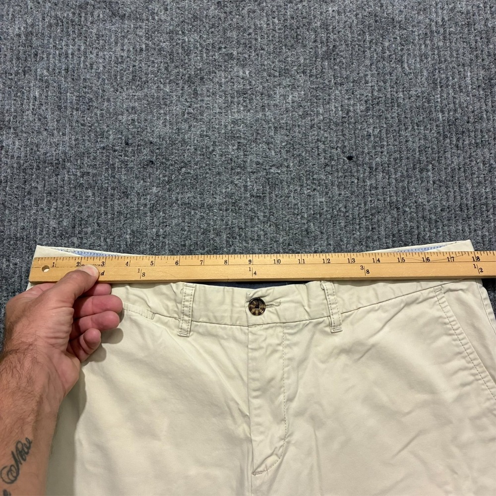 Tommy Hilfiger Mens Chino Shorts Size 36 Beige Cotton Flat Front Mid Rise - Picture 2 of 9